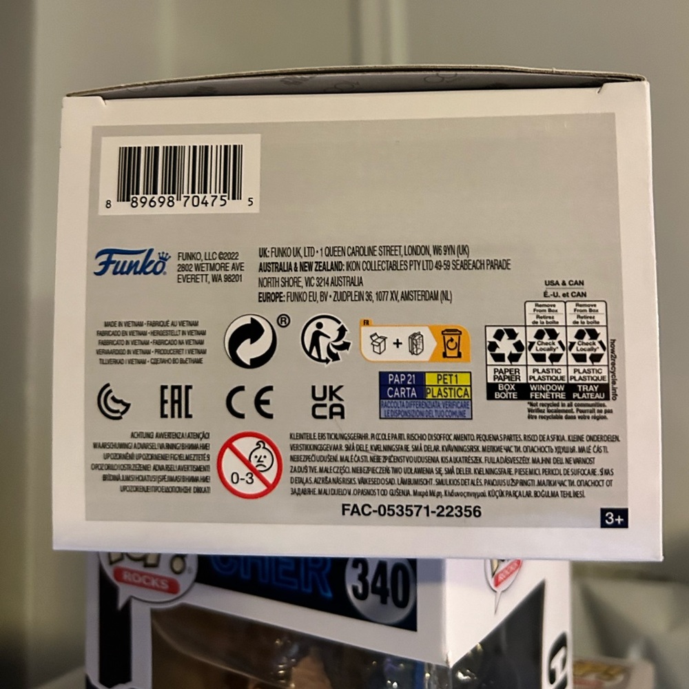 Funko exclusive R2D2  100 anniversary facette edition opalescent.  NIB in - Picture 8 of 8